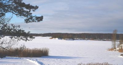 Atra&scaron;anās uz Radžu ūdenskrātuves ledus nav dro&scaron;a!