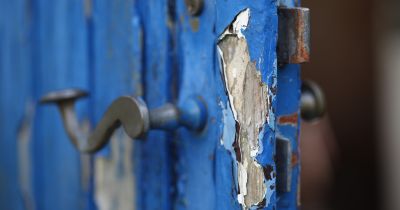 Viesītē iereibis vīrietis traucē operatīvo dienestu darbu