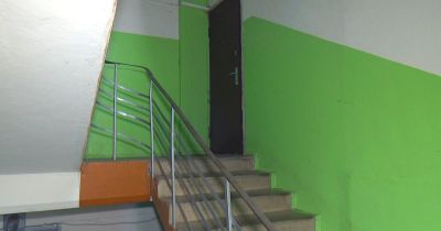 Vīrietis kāpņu telpā traucē iedzīvotāju mieru