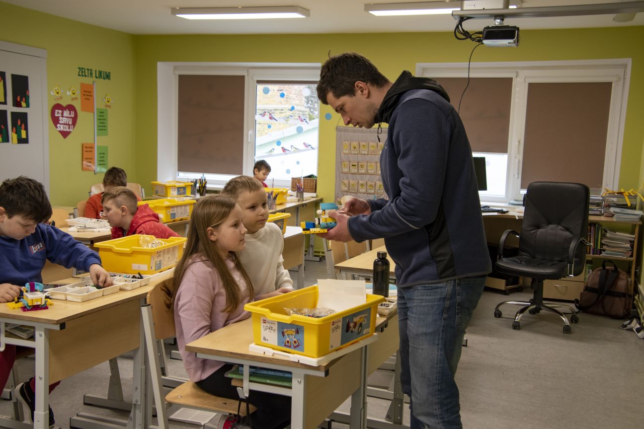 Līvānu bērni apgūst robotikas pamatus