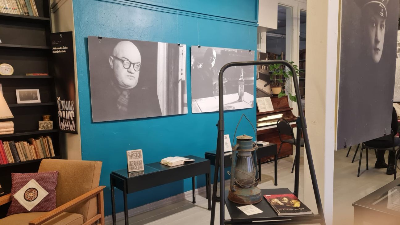 Jēkabpilī var iepazīt “Sirds uz trotuāra” autoru izstādē “Nezināmais Čaks”