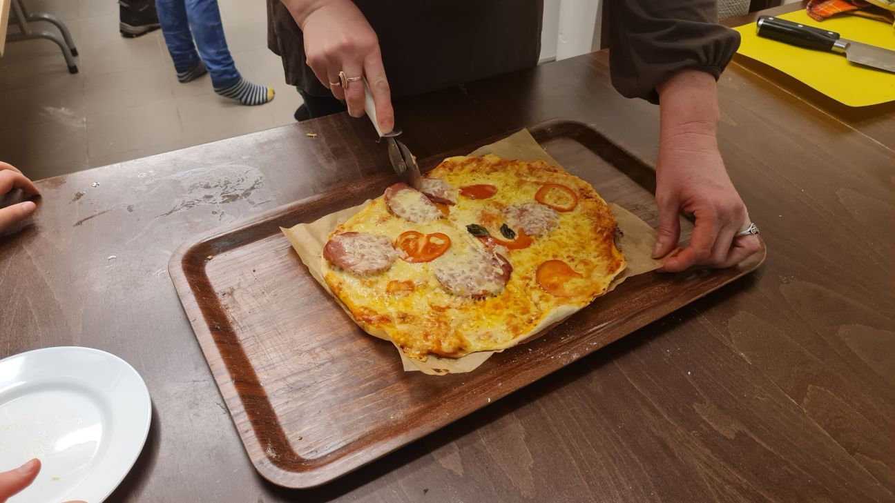 Līvānos bērni atpūšas picu un kino vakarā