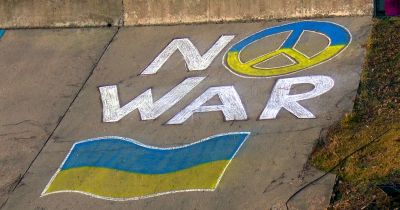 Ar klusuma brīdi godina kritu&scaron;os par Ukrainas brīvību