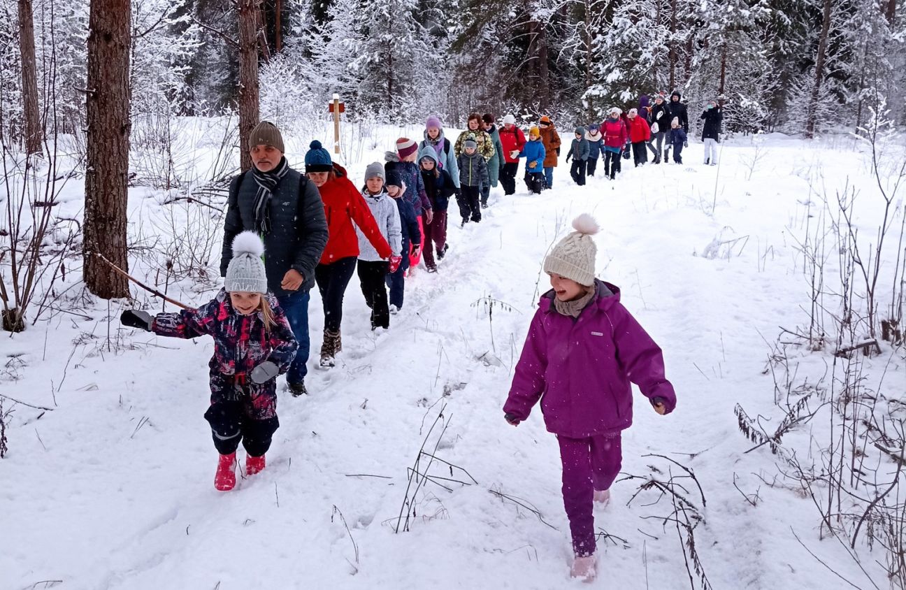 Asarē norisinājies pārgājiens ģimenēm ar bērniem
