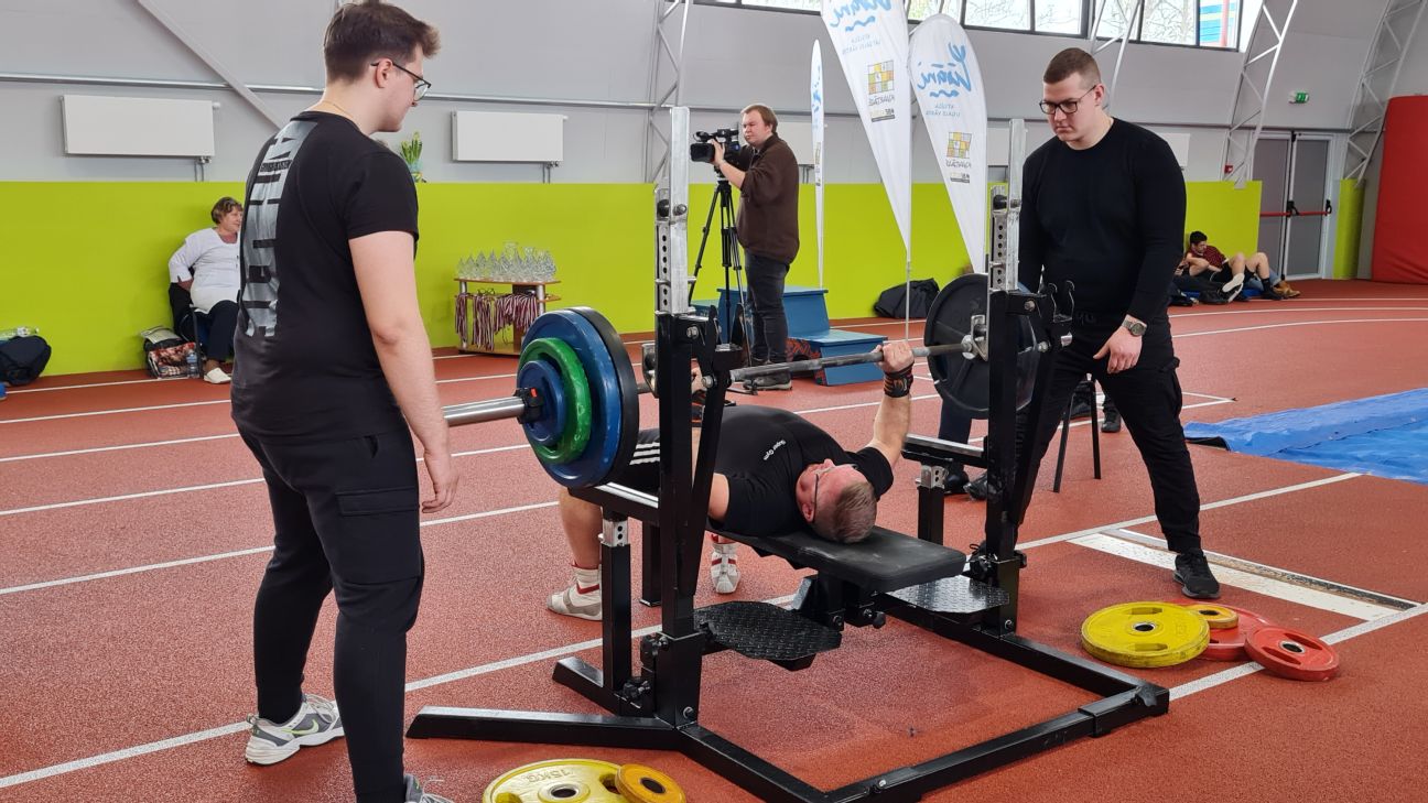 Līvānos pulcējas svaru stieņa spiešanas entuziasti