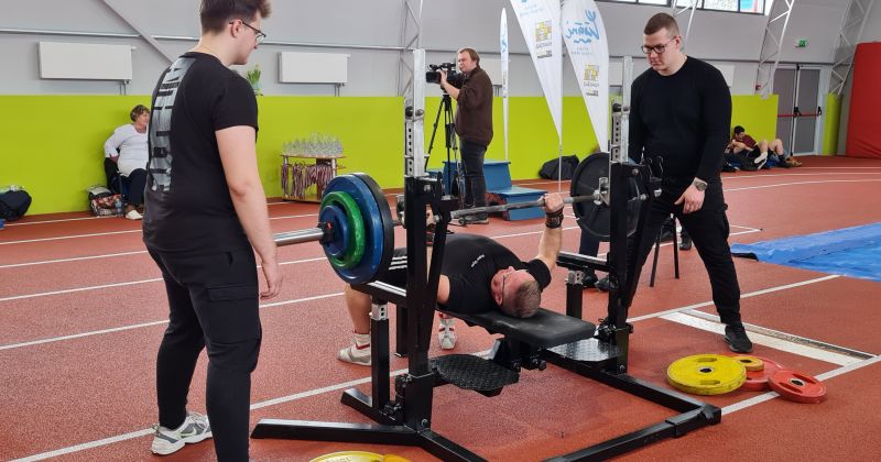 Līvānos pulcējas svaru stieņa spie&scaron;anas entuziasti