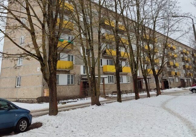 Rīko publisko apspriešanu par 56 koku nociršanu Viesītes un Nameja ielas mikrorajonā