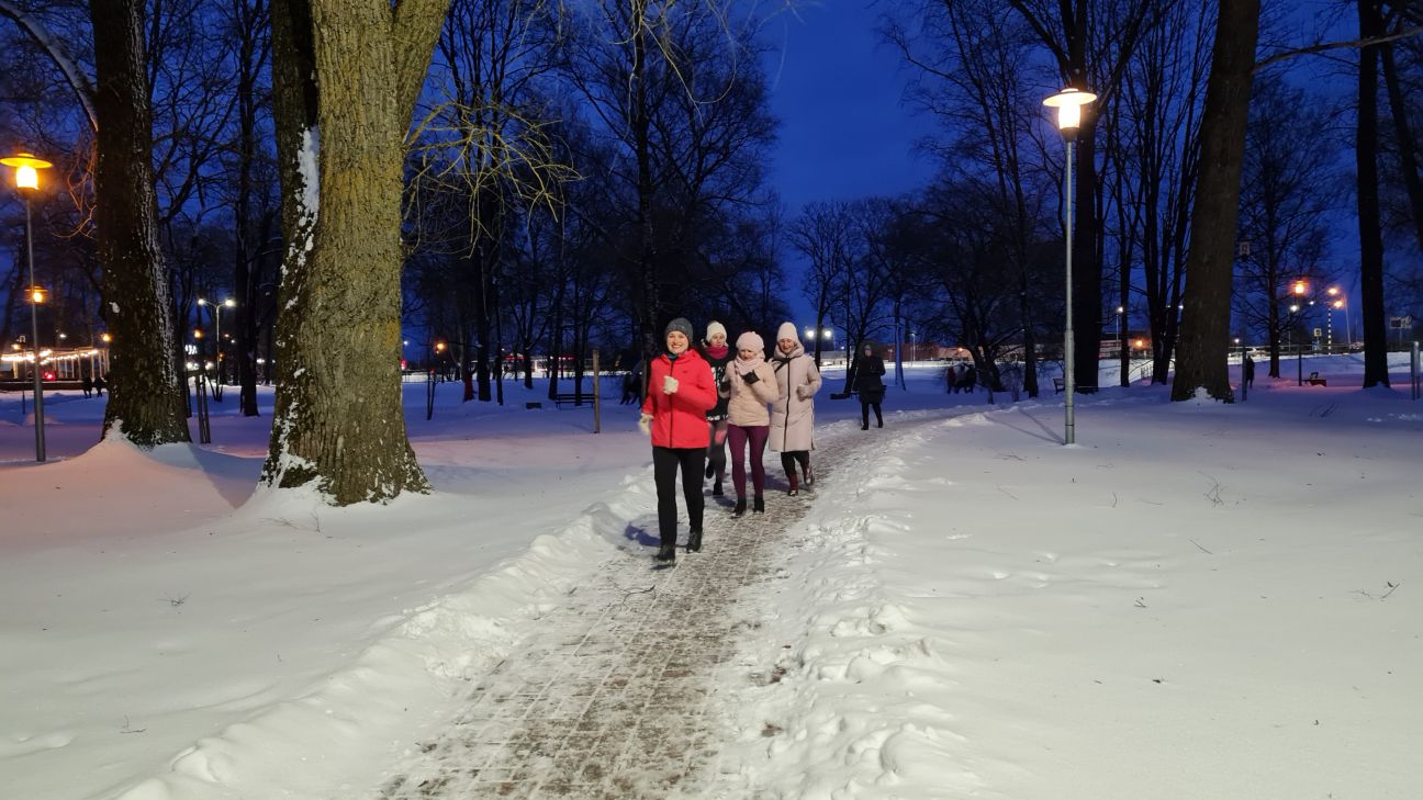 Jēkabpilī daiļā dzimuma pārstāves dodas 8.martam veltītā skrējienā