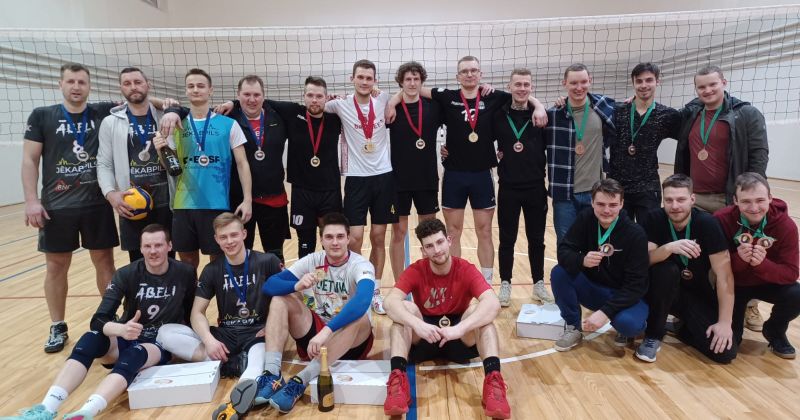 Volejbola turnīrā Viesītē uzvaru gūst komanda &ldquo;Cikos fināls?&rdquo;