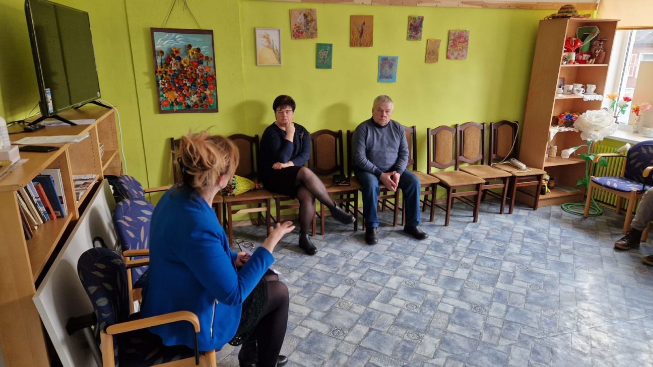 Jēkabpils seniori tikšanās laikā ar deputātiem diskutē par aktuālajām problēmām