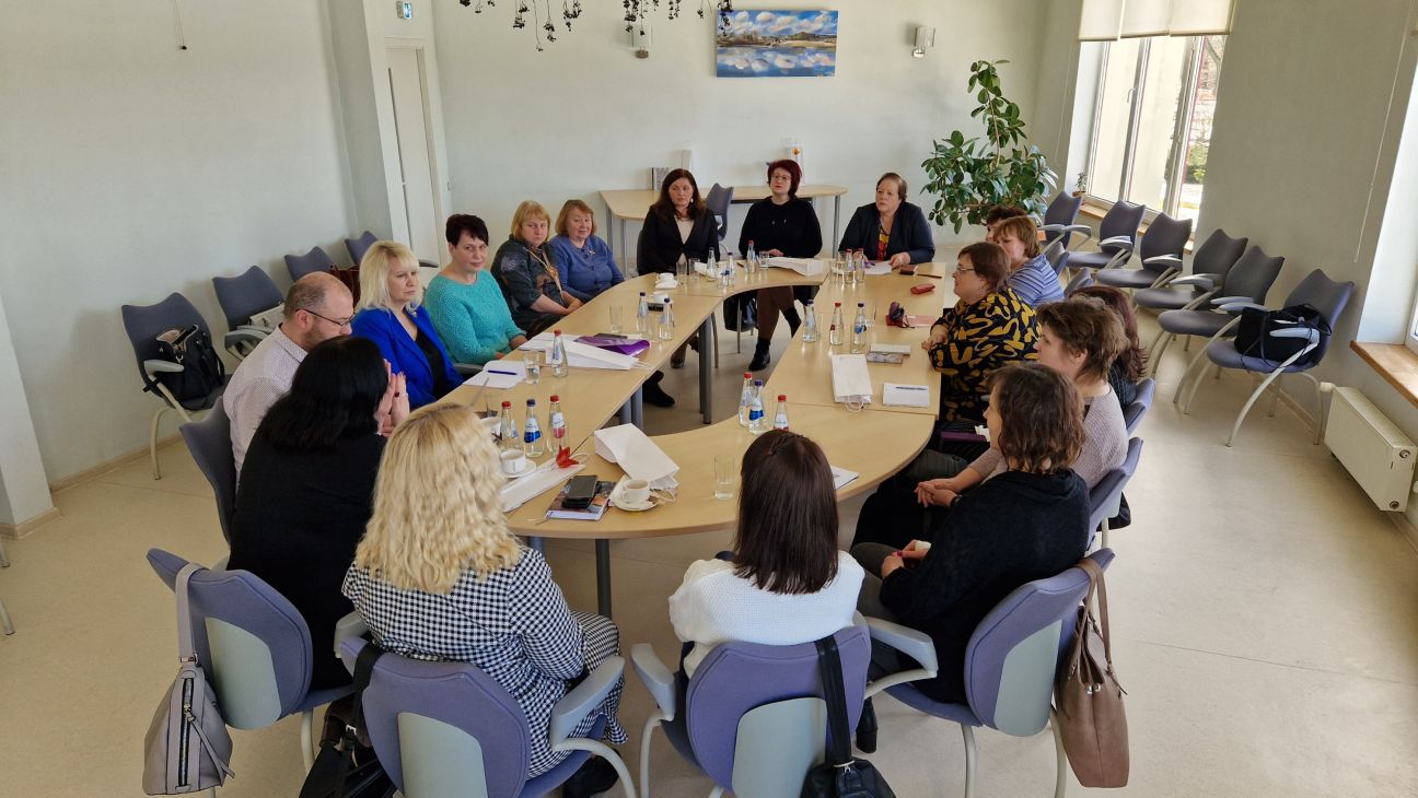 Bāriņtiesu pārstāvji Līvānos diskutē par darbinieku trūkumu un citām problēmām