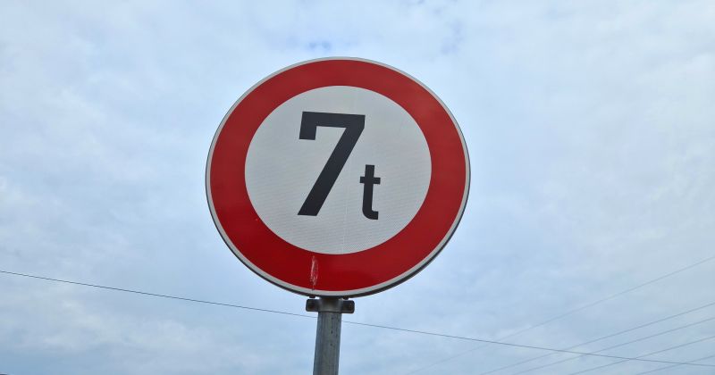 Noteikti transporta masas ierobežojumi uz vairākiem autoceļiem