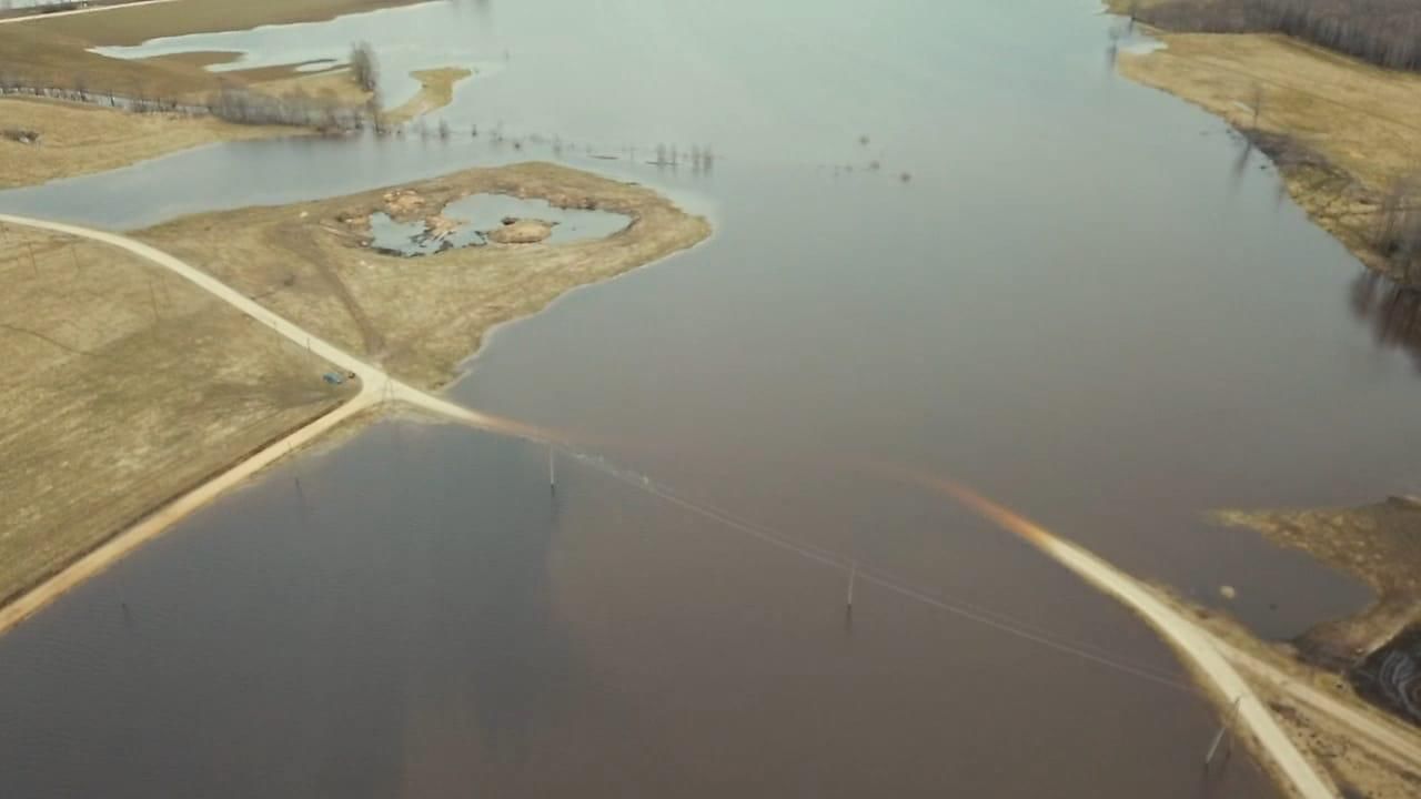 Dunavas pagastā applūdis pašvaldības autoceļa posms