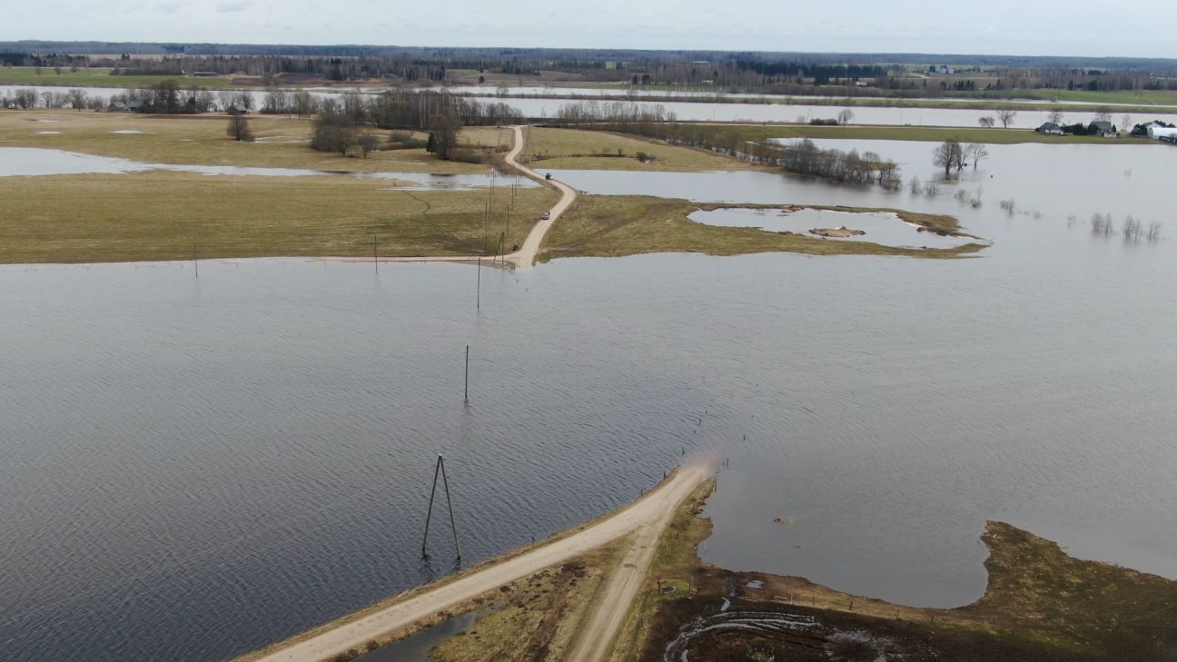 Dunavas pagastā applūdis vēl viens pašvaldības autoceļa posms