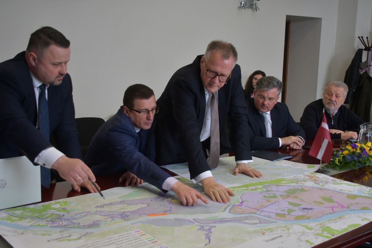 Jēkabpili apmeklē finanšu ministrs