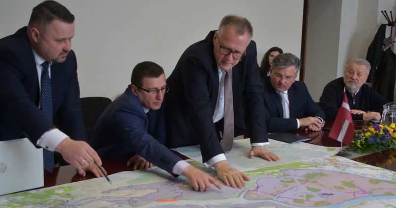 Jēkabpili apmeklē finan&scaron;u ministrs