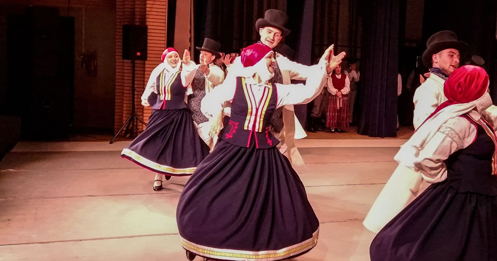 Viesītē koncertu sniedz Jēkabpils novada deju kolektīvi