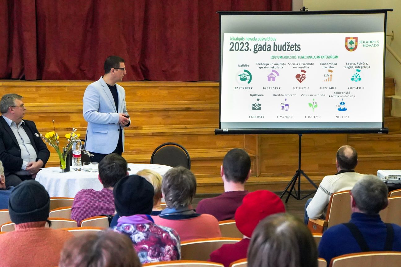 Rubenes Tautas namā aizvadīta iedzīvotāju tikšanās ar pašvaldības pārstāvjiem