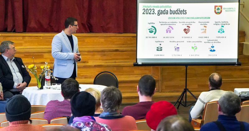 Rubenes Tautas namā aizvadīta iedzīvotāju tik&scaron;anās ar pa&scaron;valdības pārstāvjiem