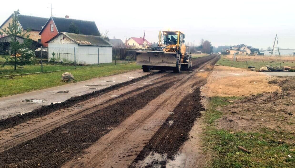 Uzsākta grantēto ielu greiderēšana Jēkabpilī