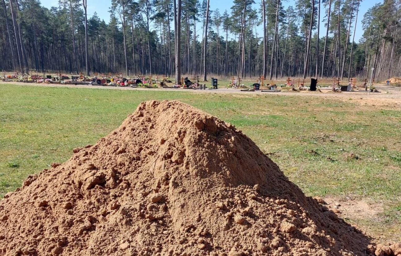 Jēkabpils pilsētas kapos pieejamas smiltis