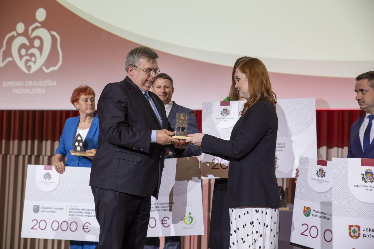 Jēkabpils novads iegūst titulu “Ģimenei draudzīgākā pašvaldība Zemgalē”