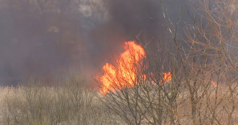 Turpinās kūlas dedzinā&scaron;ana