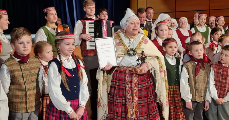 Līvānu folkloras kopa &ldquo;Ceiruleits&rdquo; saņem apbalvojumu &ldquo;Austras koks&rdquo;
