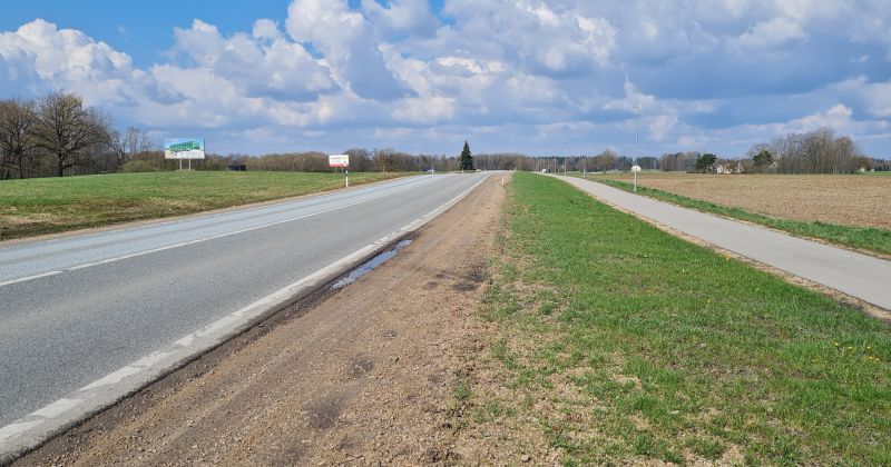 Atsevi&scaron;ķos valsts autoceļu posmos vasaras sezonā varēs braukt ātrāk