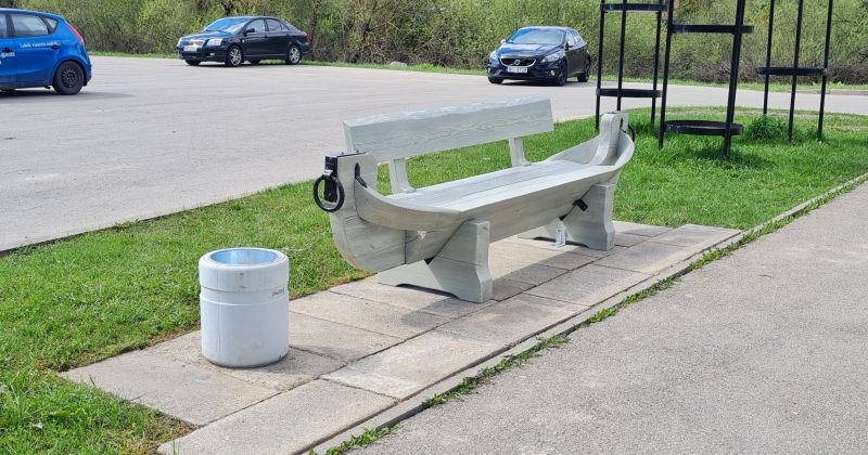 Līvānu tematisko soliņu klāstu papildina divi jauni soliņi