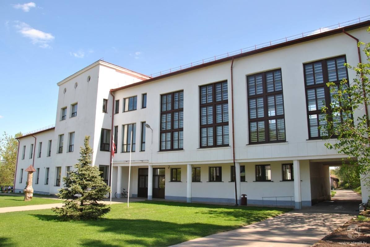 Izsludināts konkurss uz Viesītes vidusskolas direktora amatu