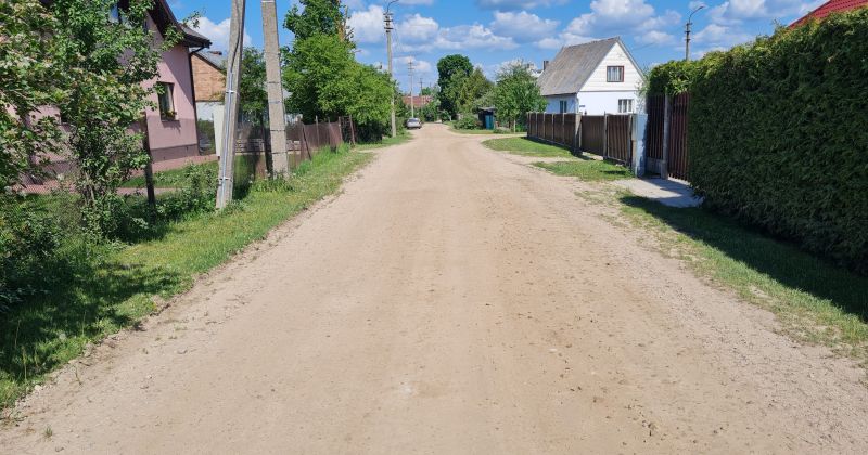 Jēkabpilī grants ielas apstrādā pret putekļiem