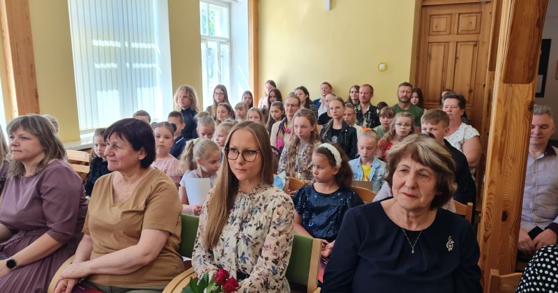 Jēkabpils novada pa&scaron;valdībai pārmet negodīgu pieeju skolēnu apbalvo&scaron;anā