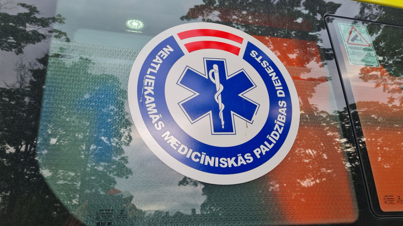 Viesītes pagastā divu auto sadursmē traumas gūst abi autovadītāji