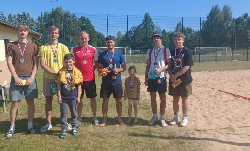 Volejbola turnīrā Viesītē uzvar komanda “Vienalga”