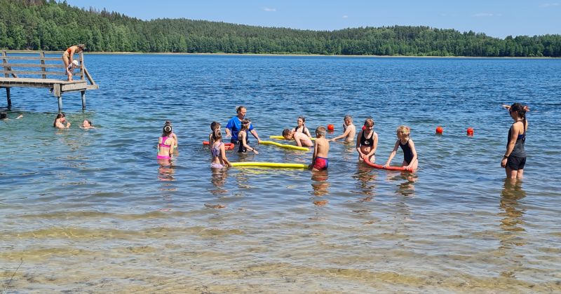 Laukezerā organizē peldē&scaron;anas apmācības bērniem un jaunie&scaron;iem