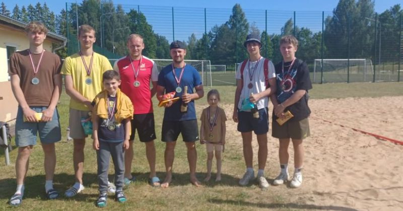 Volejbola turnīrā Viesītē uzvar komanda &ldquo;Vienalga&rdquo;