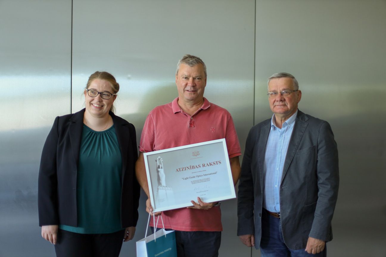 Līvānu uzņēmums “Light Guide Optics International” saņem Ministru kabineta Atzinības rakstu