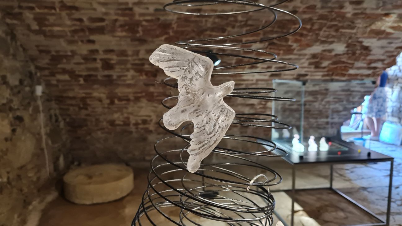 Līvānu Stikla un amatniecības centrā atklāj studentu darbu izstādi