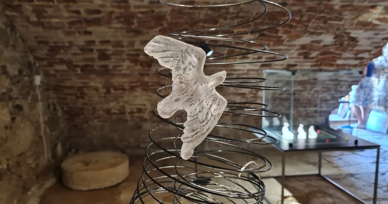 Līvānu Stikla un amatniecības centrā atklāj studentu darbu izstādi