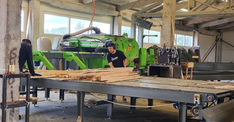 Kokapstrādes uzņēmumi grūto laiku izmanto, ievie&scaron;ot jaunas iekārtas