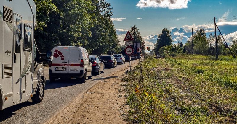 Iedzīvotāji sūdzas par ilgo gaidī&scaron;anu pie luksoforiem Zīlānu ielas remontdarbu posmā