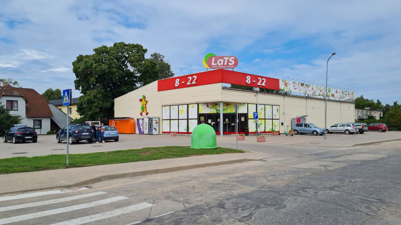 Policija aiztur vīrieti, kurš pārtikas veikalā Jēkabpilī sadūris cilvēku