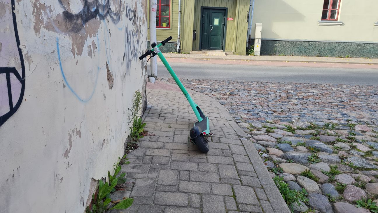 Likumsargi atgādina par elektroskrejriteņu un velosipēdu lietošanas noteikumiem