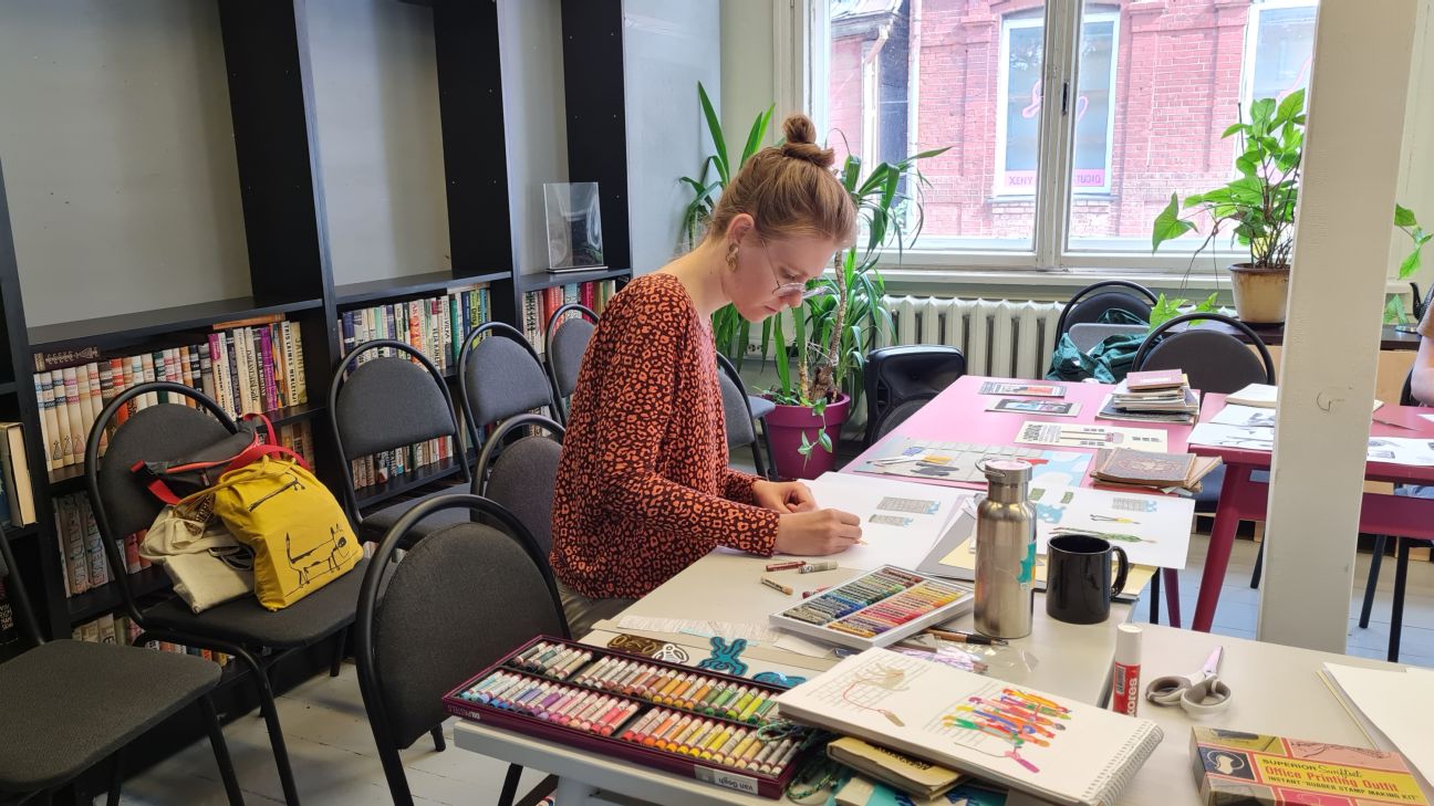 Jēkabpilī ilustratori veido pilsētas svētkiem veltītu darbu izstādi