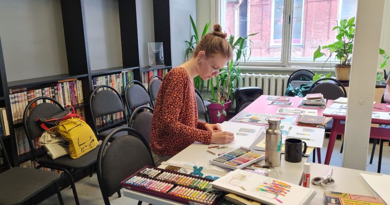 Jēkabpilī ilustratori veido pilsētas svētkiem veltītu darbu izstādi