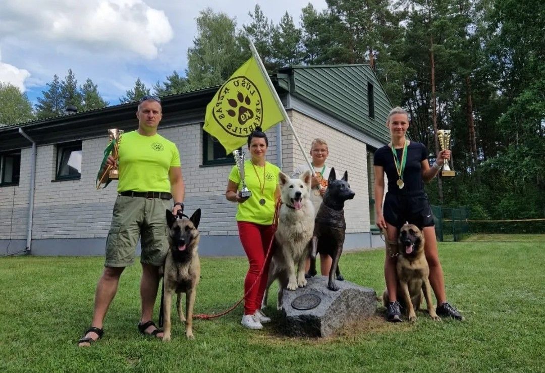 Kinoloģiskais klubs “Lūšu ķepas” no Lietuvas pārved trīs medaļas