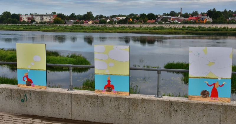Jēkabpilī uz dambja skatāma starptautiska ilustratoru darbu izstāde