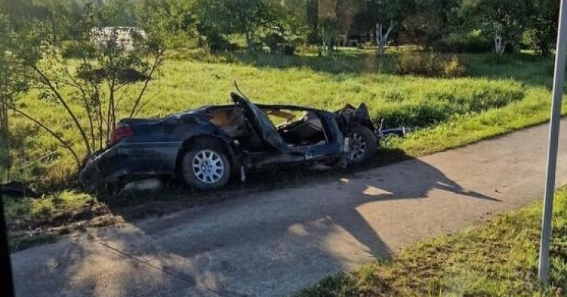 Līvānos jaunie&scaron;i ar &ldquo;BMW&rdquo; cie&scaron; smagā avārijā