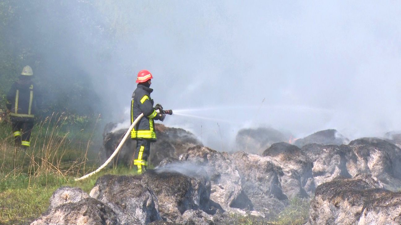 Staburaga pagastā deg rugāju lauks